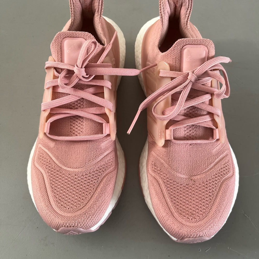 adidas ULTRABOOST women’s Size 8 like new no tag
